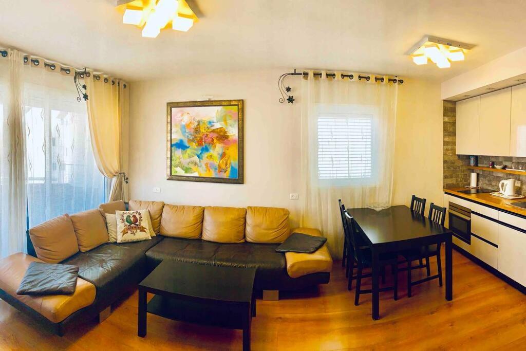 Royal Apartments , Blvd Nitza 8 Нетания Экстерьер фото